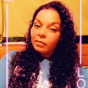 Meet your Posher, Raquel